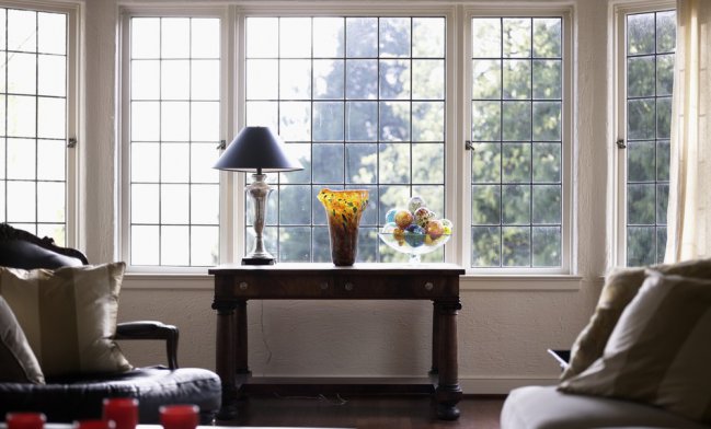Recomendaciones para decorar tu sala con grandes ventanales